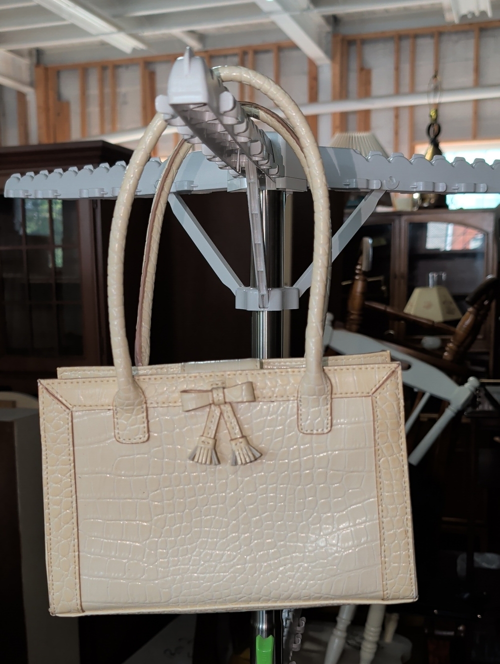 Y2K Liz Claiborne Cream Croc-Embossed Tote Handbag with Tassel Bow